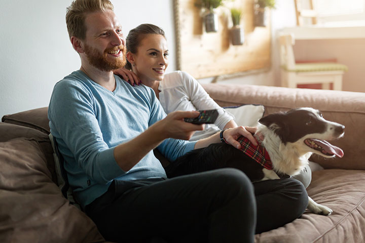 couple streaming tv